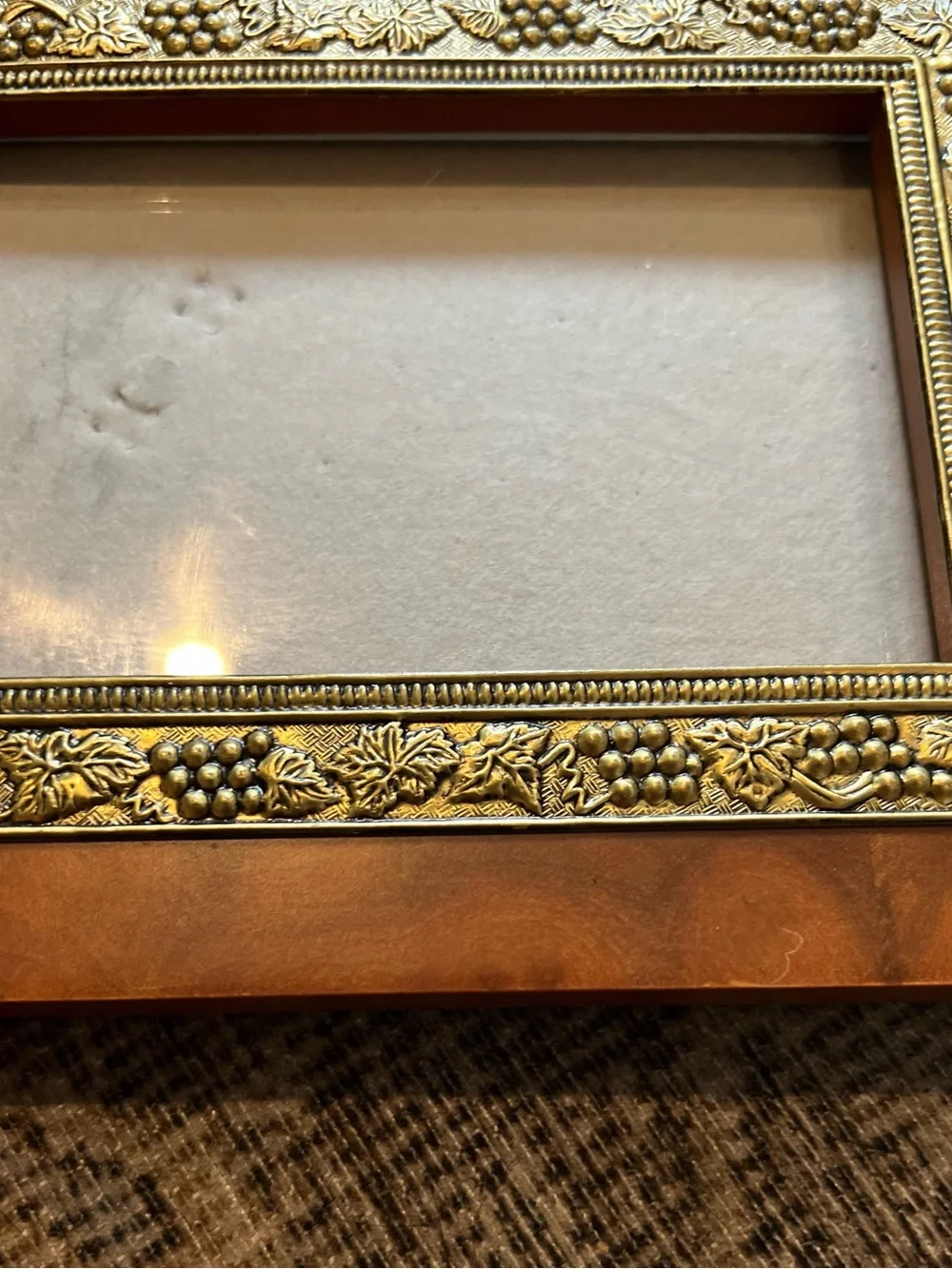 Vintage wood & brass picture frame embossed grapevine border, 5x3” photo